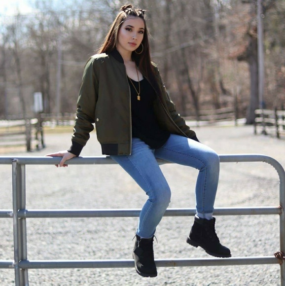 Meet your Posher, Olivia - Picture 1 of 1